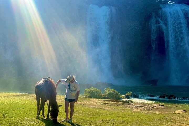 Cao Bang: Loop Tour 3 Days 2 nights with Local Guide