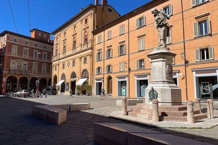 Bologna Walking Food Tour and Highlights with a Local Guide