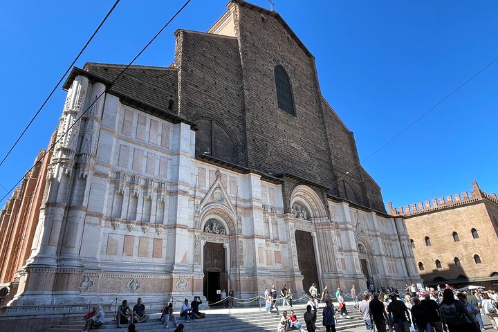 Bologna Walking Food Tour and Highlights with a Local Guide
