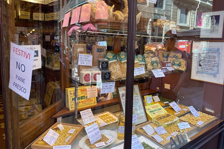 Bologna Walking Food Tour and Highlights with a Local Guide