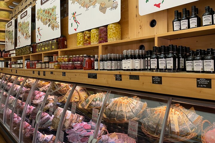 Bologna Walking Food Tour and Highlights with a Local Guide