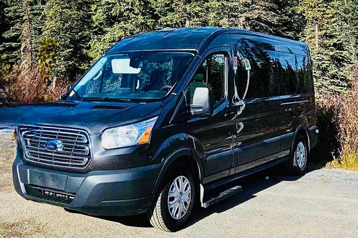 Calgary/Canmore/Banff: Moraine Lake & Lake Louise Return Shuttle