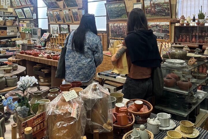 Private Pottery Road Walking Tour in Tokoname