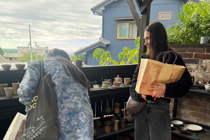 Private Pottery Road Walking Tour in Tokoname
