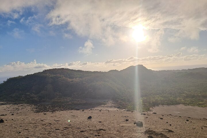 Private Sunrise Tour on Mt Yasur Volcano with Guide