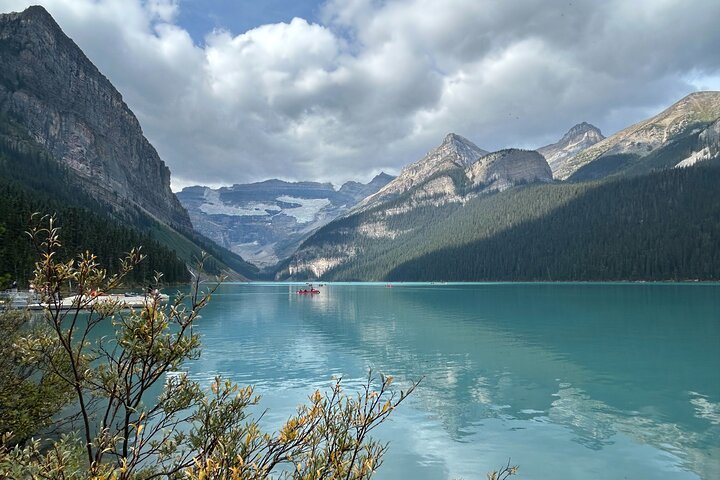 Calgary/Canmore/Banff: Moraine Lake & Lake Louise Return Shuttle