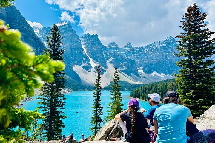 Calgary/Canmore/Banff: Moraine Lake & Lake Louise Return Shuttle
