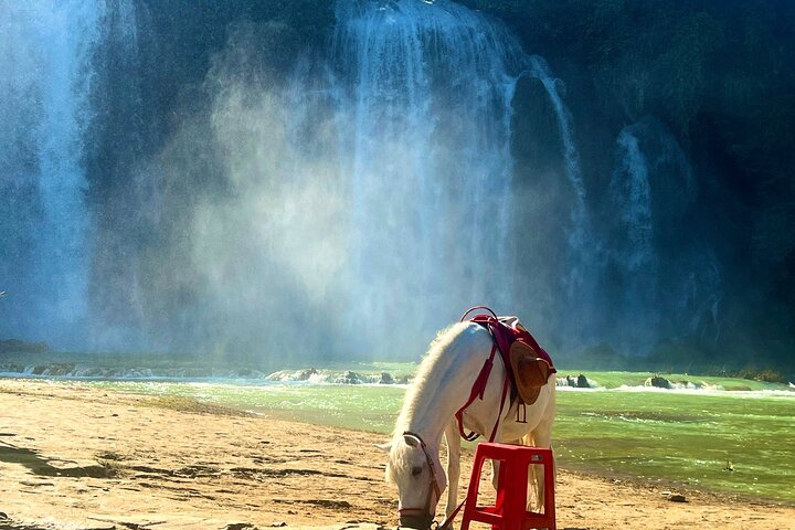 Cao Bang: Loop Tour 3 Days 2 nights with Local Guide