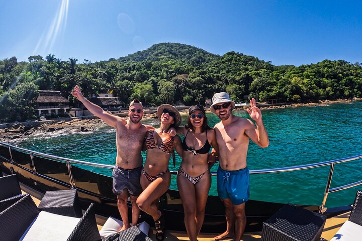 Mega Catamarans ALL INCLUSIVE Remote Paradise Beach Adventure