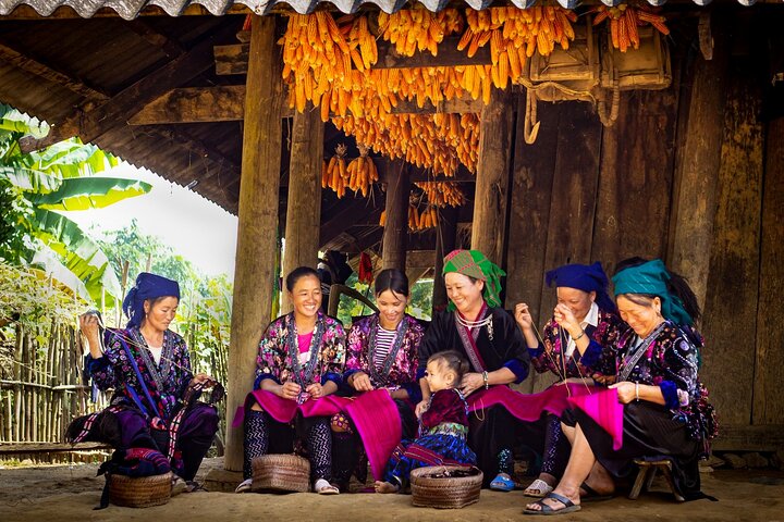 Motorbike Tour: Dien Bien Phu Food & Cultural Night Experience