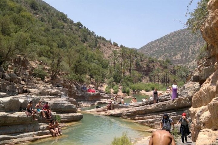 One-Day Sandboarding & Paradise Valley Package with Lunch