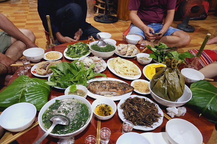 Motorbike Tour: Dien Bien Phu Food & Cultural Night Experience