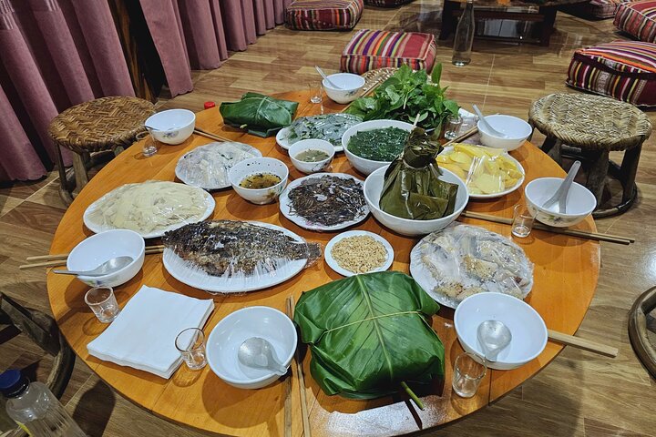 Motorbike Tour: Dien Bien Phu Food & Cultural Night Experience