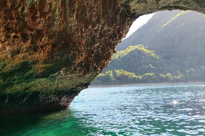 Boat and Snorkel Tour to 5 Islands of Los Arcos