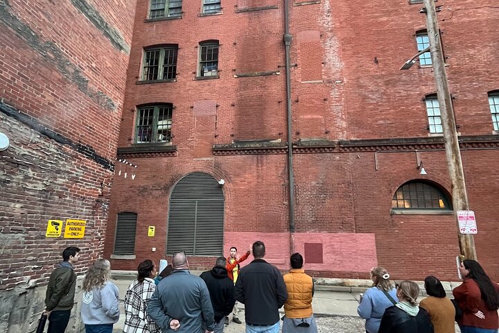 Black & Ghost Tour