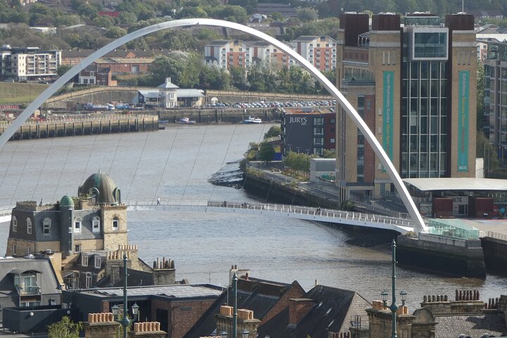 2 Hours Walking Tour in Newcastle Upon Tyne in Italian/English