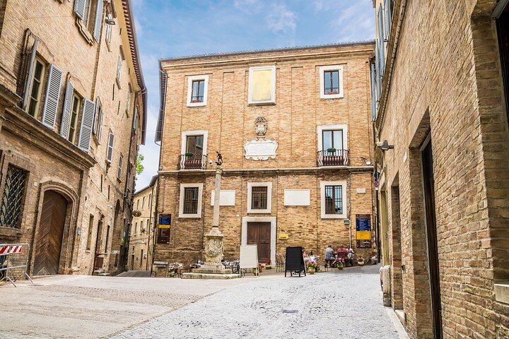 Kid-Friendly Urbino Private Guided Walking Tour for Families