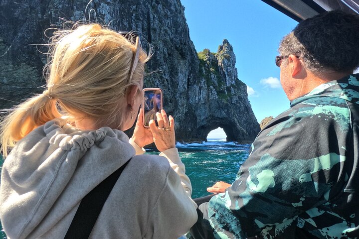 Hole in the Rock Cruise & Island Stopover (Half Day)