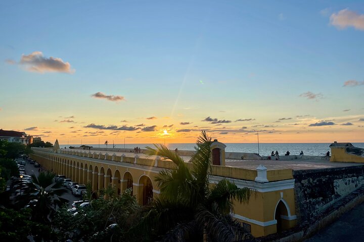 Walking tour of the magical city of Cartagena.