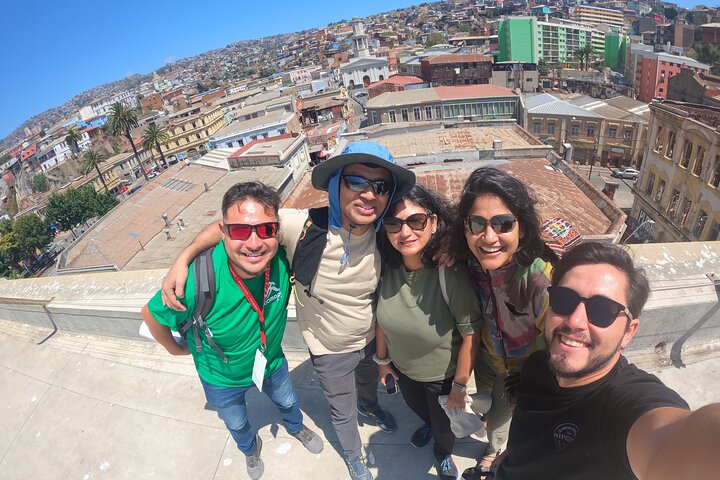 Walking Tour at Valparaiso and Viña with Lunch Starts in Santiago