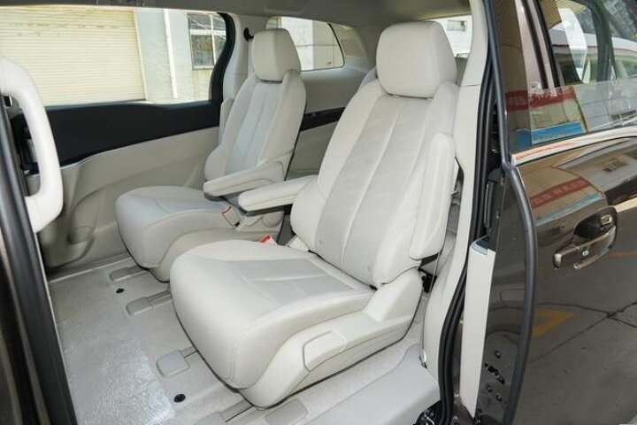Guangzhou Private Car Service with English Speaking Driver