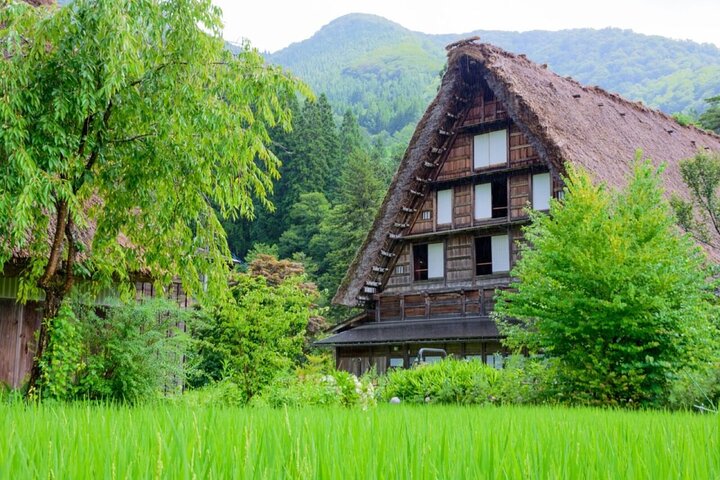 1-Day Takayama Tour: Explore Scenic Takayama and Shirakawago