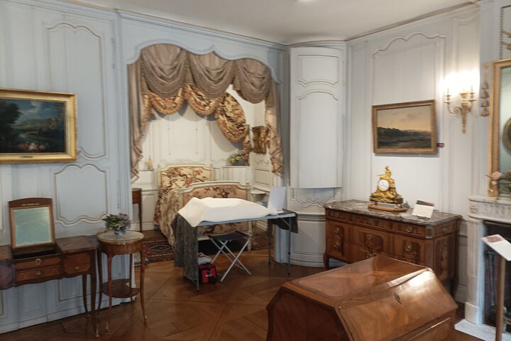 Guided tour of Dijon with your private professional guide!