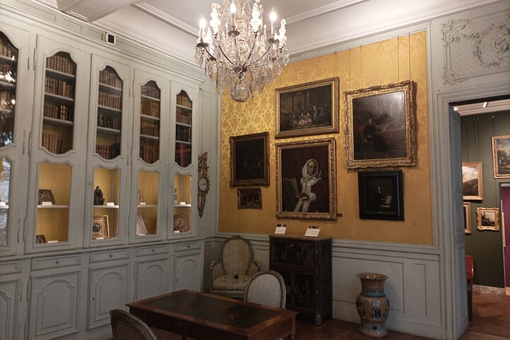 Guided tour of Dijon with your private professional guide!