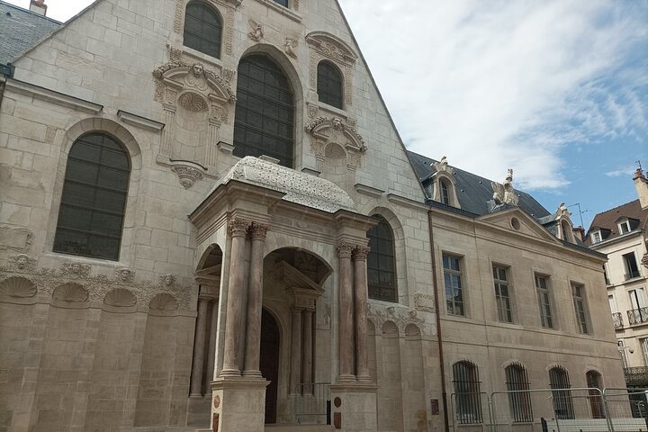 Guided tour of Dijon with your private professional guide!