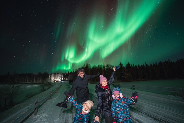 Rovaniemi: Northern Lights Pro Guaranteed - Unlimited Distance