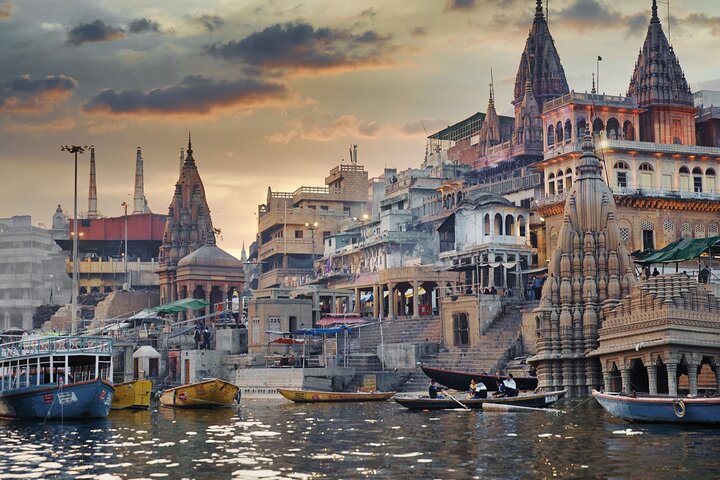 3-Hour Varanasi Tour: Ganga Aarti, Boat Ride & Manikarnika