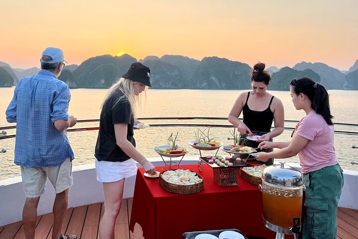 Cat Ba Island: Full-day Tour Lan Ha Bay with Luxury Cruise