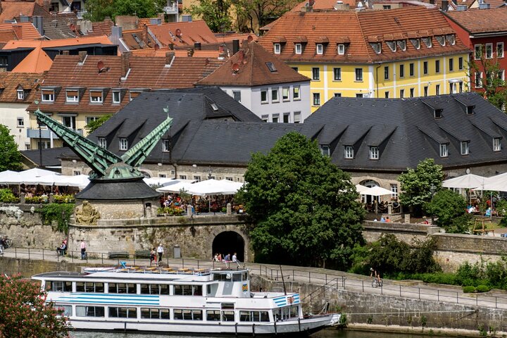 Self-guided scavenger hunt and city game in Würzburg