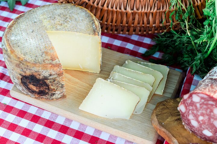 Innsbruck: A Walking Food Tour with Full Meal by Do Eat Better