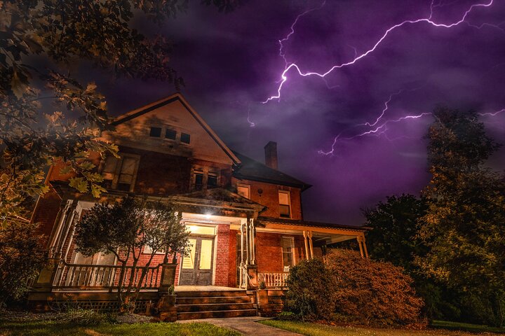 Chains, Coffins, & Curses: Charlottesville Ghost Tours