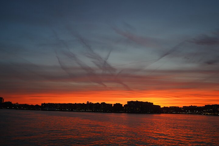 New York City 90-Minute Cruise: Lady Liberty, Bridges and Skyline