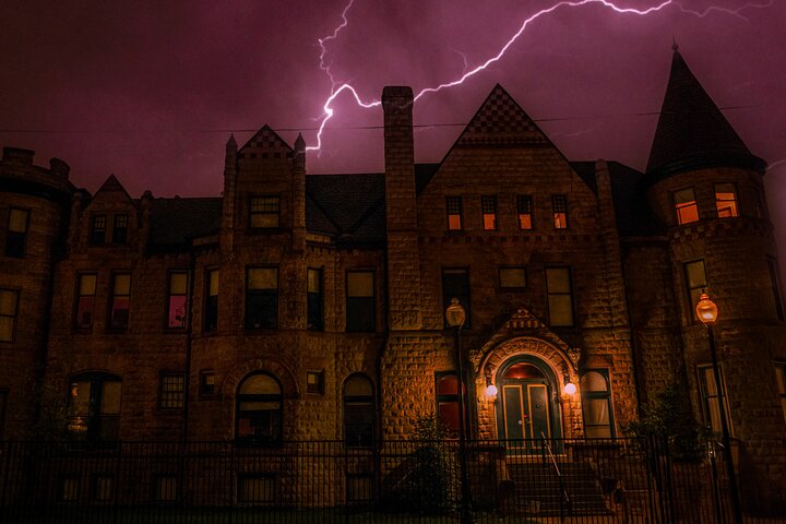 Macabre, Murder, & Mayhem in Motor City : Detroit Ghost Tour