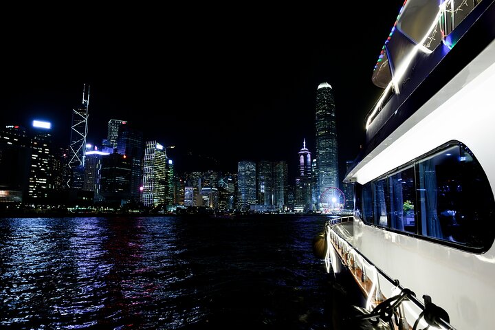 STARLIGHT: Victoria Harbour Night Yacht Tour