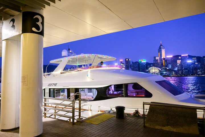 STARLIGHT: Victoria Harbour Night Yacht Tour