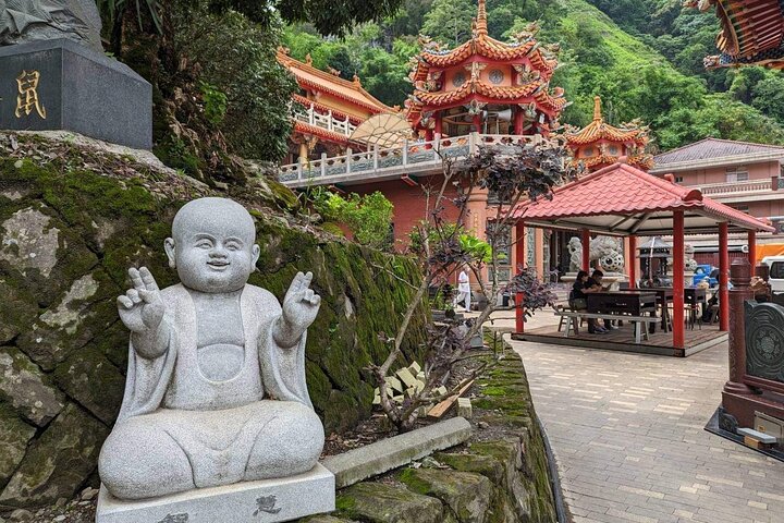 Alishan National Forest Day Tour from Taichung with Hotel Pickup