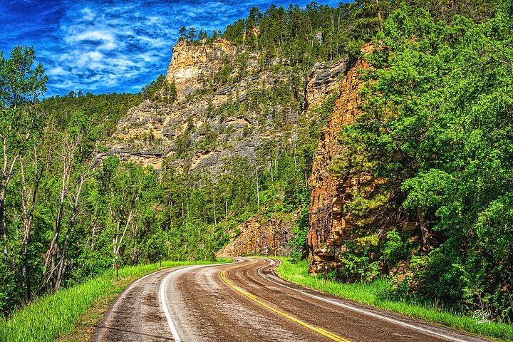 Devil's Tower & Deadwood with Spearfish Canyon Picnic