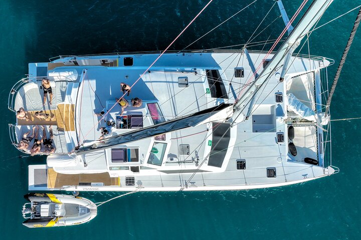 Whitsunday Islands Sail, SUP & Snorkel Tour-Small group