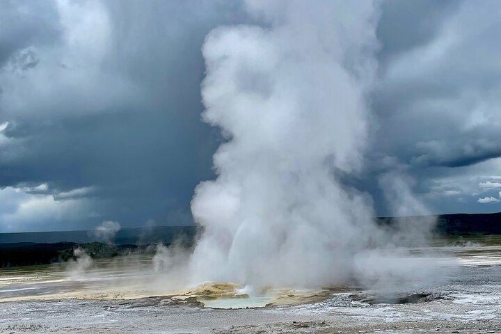 Half Day Yellowstone “Hot Spots” Deals From West Yellowstone