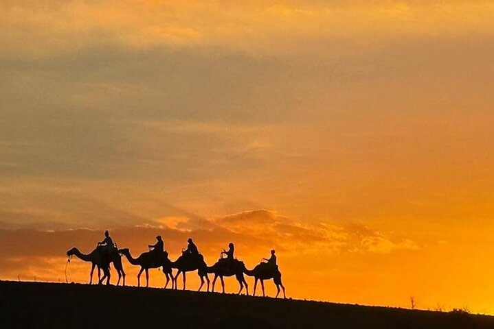 Marrakech: Agafay Desert Quad Biking & Camel RIDE & Dinner & Show