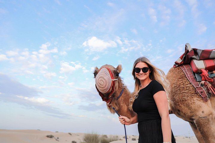 Abu Dhabi: Desert Safari with BBQ, Camel Ride & Sandboarding
