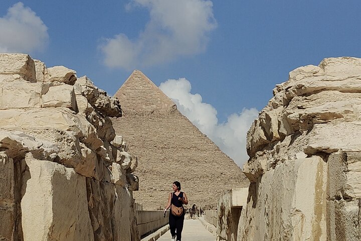 Private Guided Tour Giza Pyramid, Shpinx and The Grand Museum.