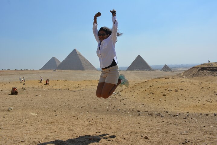 Private Guided Tour Giza Pyramid, Shpinx and The Grand Museum.
