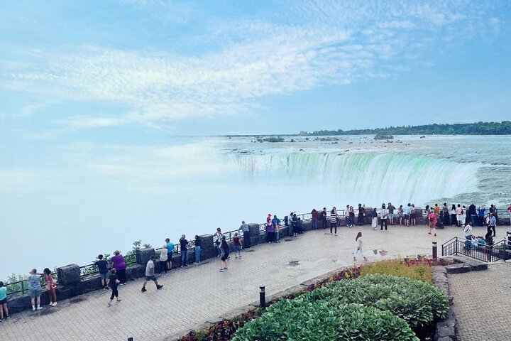 NYC to Niagara Falls 1-Day Tour: Flight and Land-Airfare Included