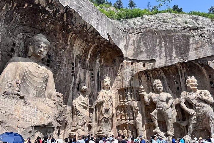 Private tour to Longmen Grottoes and Shaolin from Xi'an by train