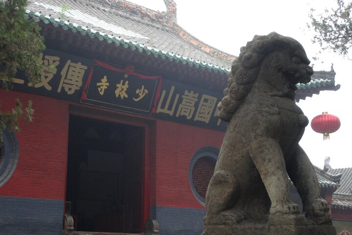 Private tour to Longmen Grottoes and Shaolin from Xi'an by train